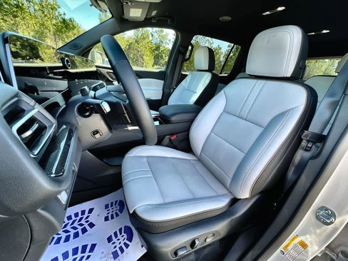 Used 2025 Chevrolet Traverse High Country w/ LPO, Floor Liner Package image 19