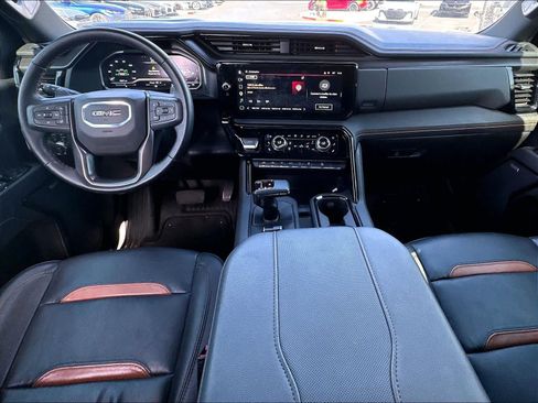 Used 2025 GMC Sierra 1500 AT4 w/ Technology Package AWD/4WD image 11