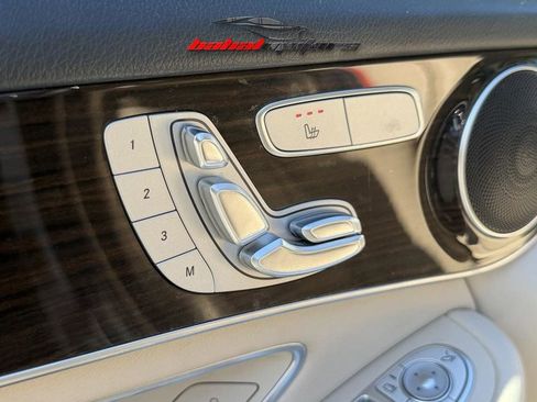 Used 2019 Mercedes-Benz GLC 300 4MATIC image 20