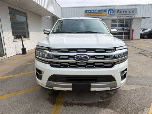 Used 2024 Ford Expedition Platinum AWD/4WD image 2