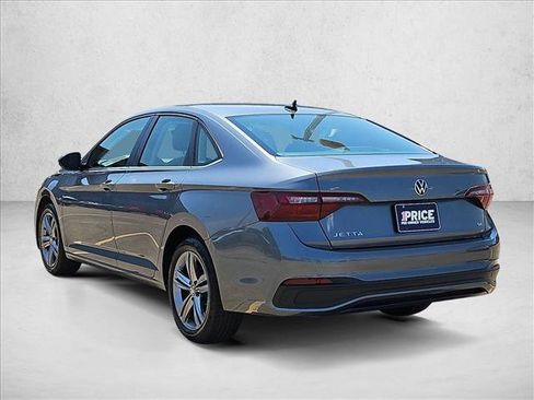Used 2024 Volkswagen Jetta SE FWD image 8