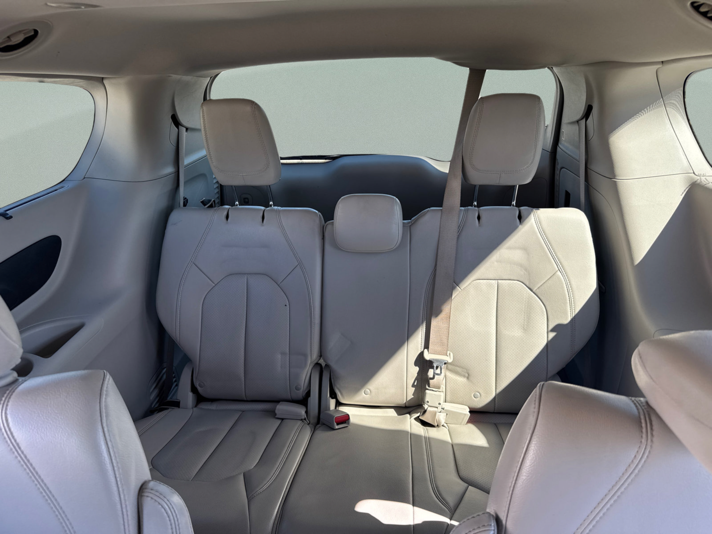 Used 2021 Chrysler Pacifica Touring-L FWD image 13