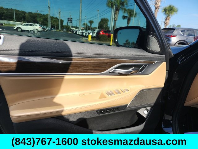 Used 2020 BMW 740i w/ Premium Package RWD image 15