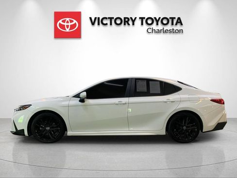 Used 2025 Toyota Camry SE w/ Convenience Package FWD image 2