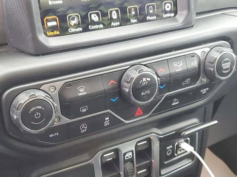 Used 2021 Jeep Wrangler Unlimited Sahara w/ Uconnect 4C Nav & Sound Group image 16