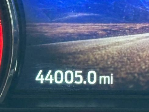 Used 2023 Ford Explorer XLT w/ Equipment Group 202A AWD/4WD image 17