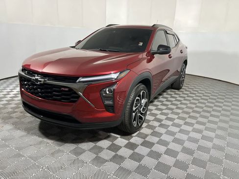 Used 2025 Chevrolet Trax RS w/ Driver Confidence Package FWD image 4
