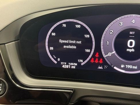 Certified 2024 Porsche Cayenne Coupe image 21