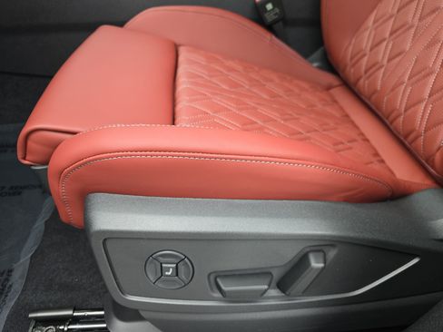 New 2025 Audi SQ5 Prestige image 28