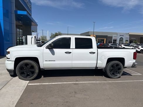 Used 2018 Chevrolet Silverado 1500 Custom w/ Custom Convenience Package RWD image 2