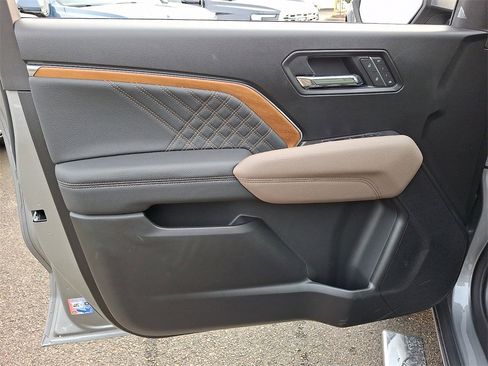 New 2026 GMC Canyon Denali image 9