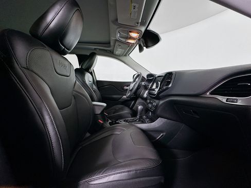 Used 2021 Jeep Cherokee Limited image 32