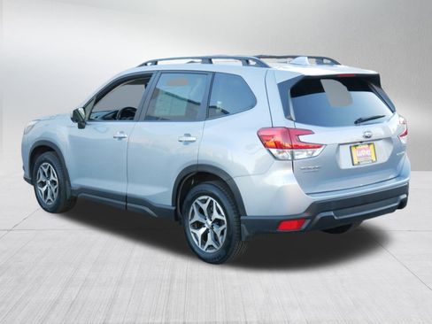 Used 2023 Subaru Forester Premium image 5