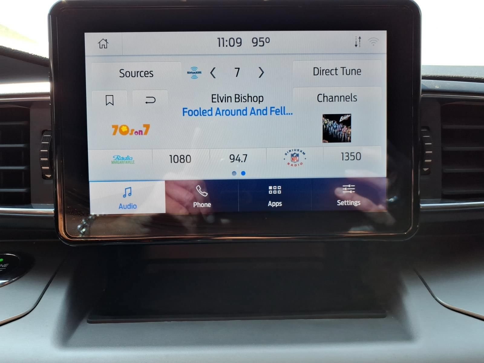 Used 2021 Ford Explorer XLT w/ Equipment Group 202A AWD/4WD image 25