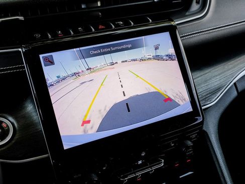 Used 2023 Jeep Grand Cherokee Limited image 30