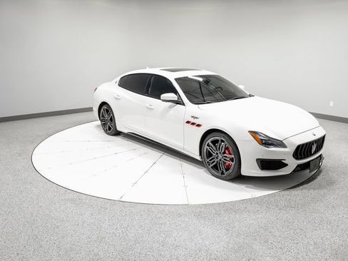 Used 2022 Maserati Quattroporte Trofeo RWD image 29