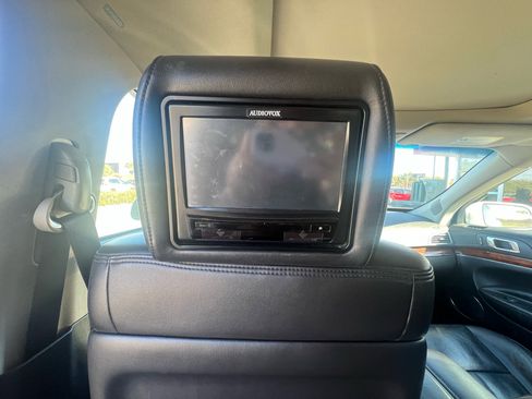 Used 2010 Lincoln MKT AWD image 12