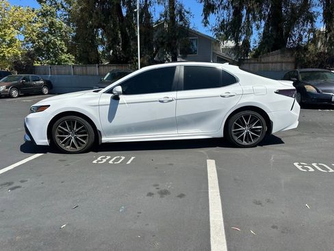 Used 2023 Toyota Camry SE image 2