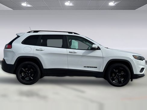 Used 2020 Jeep Cherokee Latitude Plus image 2