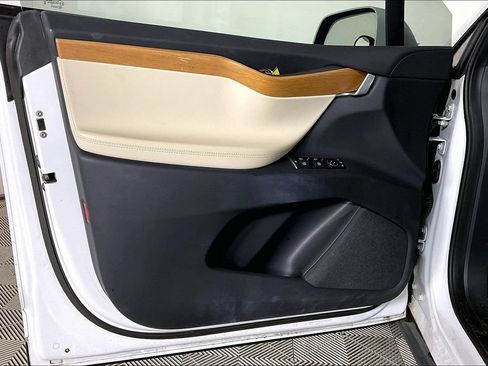 Used 2019 Tesla Model X 75D AWD/4WD image 21