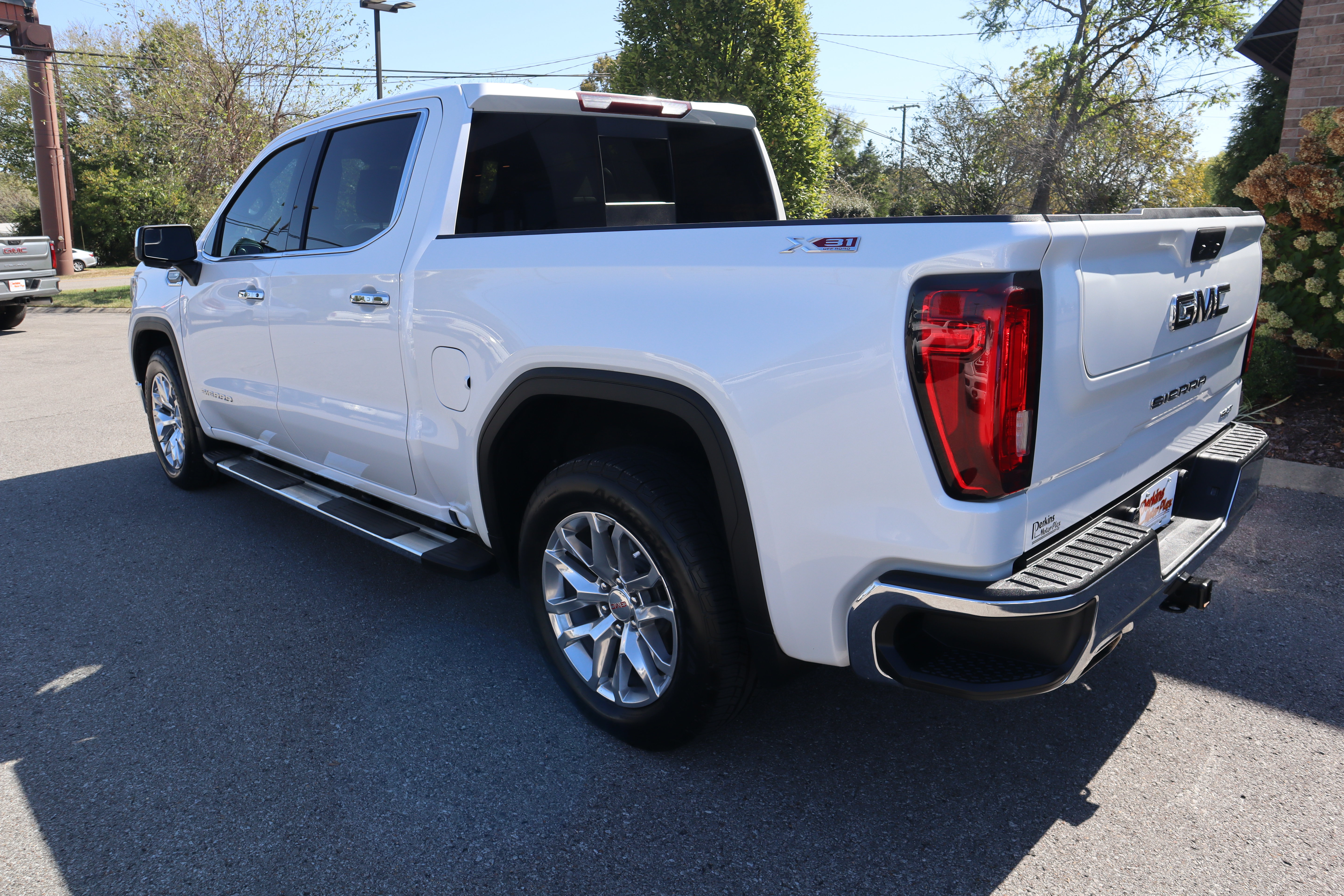 Used 2021 GMC Sierra 1500 SLT w/ SLT Convenience Package AWD/4WD image 9