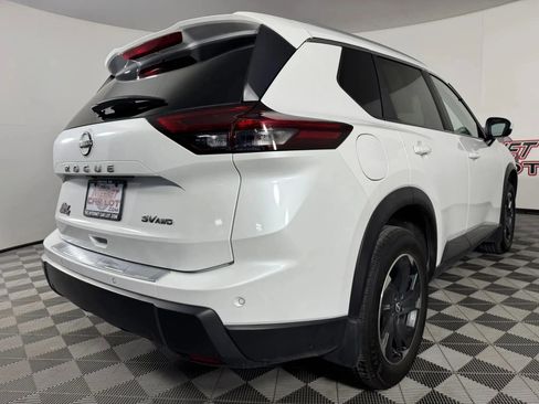 Used 2024 Nissan Rogue SV w/ SV Premium Package AWD/4WD image 31
