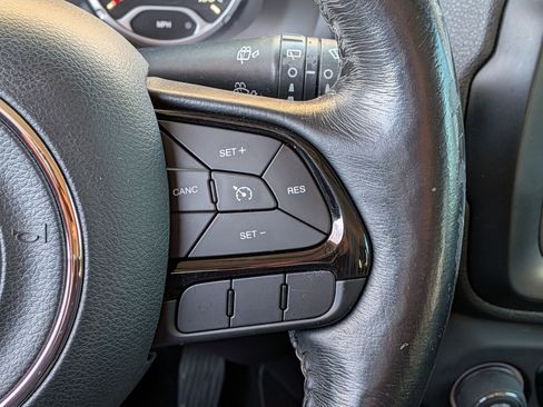 Used 2018 Jeep Renegade Altitude w/ Advanced Technology Group image 20