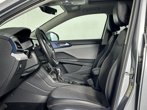 Used 2022 Volkswagen Taos SE w/ Panoramic Sunroof Package AWD/4WD image 28
