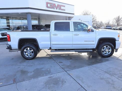 Used 2019 GMC Sierra 3500 Denali w/ Duramax Plus Package image 7