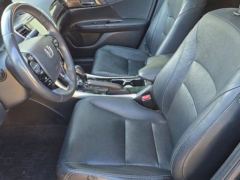 Used 2017 Honda Accord Touring image 12