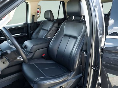 Used 2022 Ford Expedition XLT RWD image 13