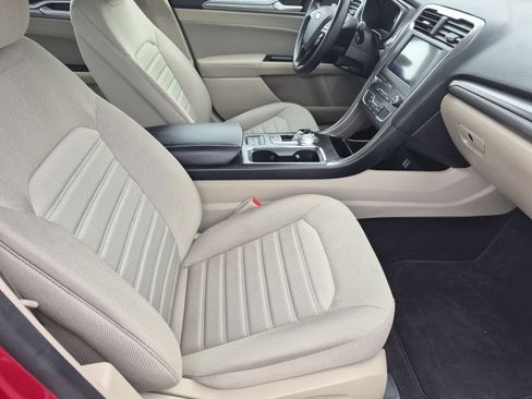 Used 2020 Ford Fusion SE FWD image 21