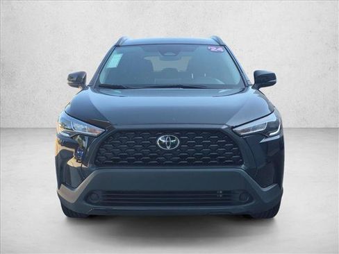 Used 2024 Toyota Corolla Cross LE FWD image 2