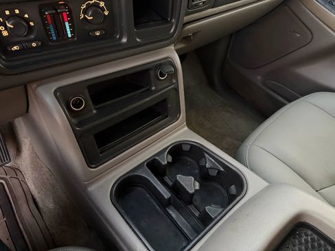 Used 2003 Chevrolet Suburban Z71 image 13