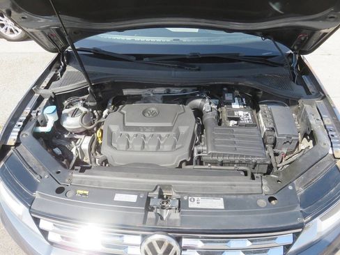 Used 2018 Volkswagen Tiguan SE FWD image 40