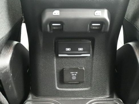 Used 2025 Jeep Wrangler Unlimited Rubicon w/ Convenience Group AWD/4WD image 33