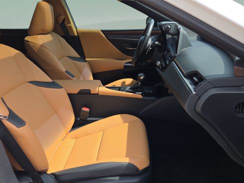 Used 2024 Lexus ES 350 w/ Premium Package FWD image 17