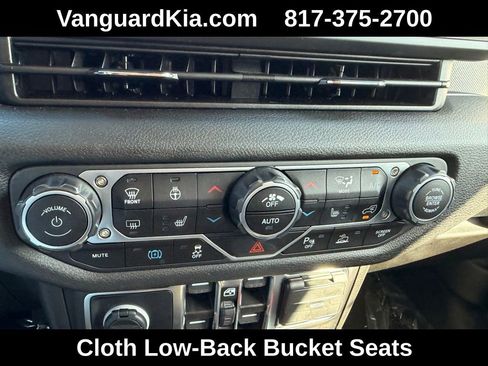 Used 2024 Jeep Wrangler Unlimited w/ Convenience Group image 23