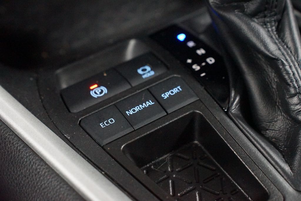 Certified 2019 Toyota RAV4 XLE Premium w/ Cold Weather Package FWD image 21