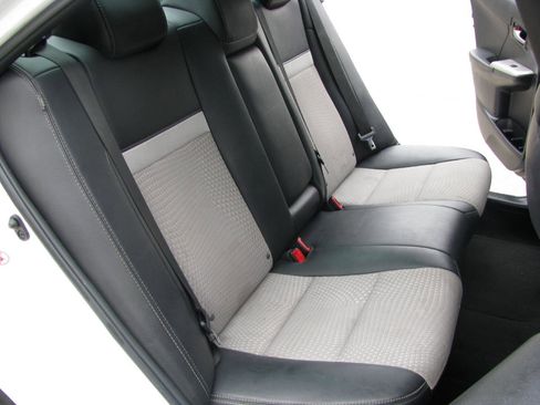 Used 2013 Toyota Camry SE FWD image 14