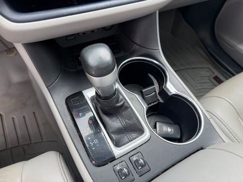 Used 2019 Toyota Highlander XLE image 10