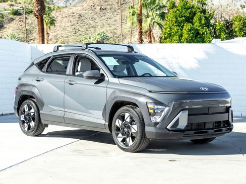Used 2024 Hyundai Kona SEL image 2