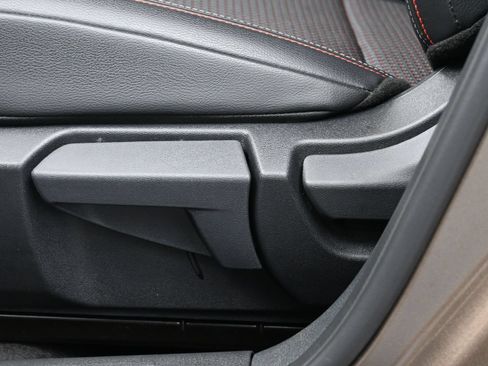 Used 2025 Nissan Kicks SR FWD image 10