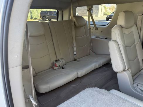 Used 2015 Cadillac Escalade ESV Premium RWD image 22