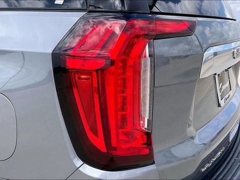 Used 2021 GMC Yukon Denali w/ Denali Premium Package image 35