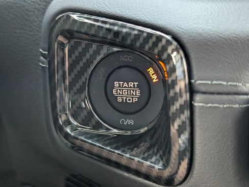 Used 2024 Jeep Wrangler Unlimited Rubicon w/ Technology Group AWD/4WD image 17