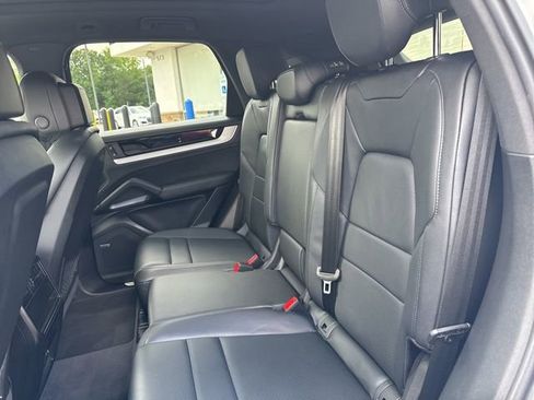 Used 2024 Porsche Cayenne image 10