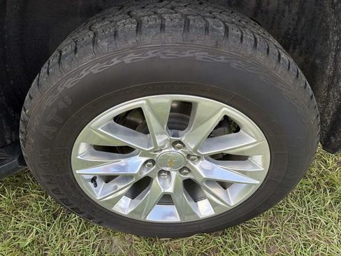 Used 2023 Chevrolet Suburban Premier AWD/4WD image 34