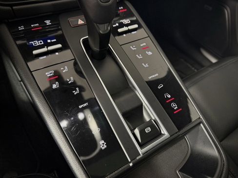 Used 2022 Porsche Macan S image 26