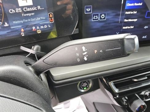 Used 2025 Chevrolet Traverse LT w/ Midnight/Sport Edition FWD image 6